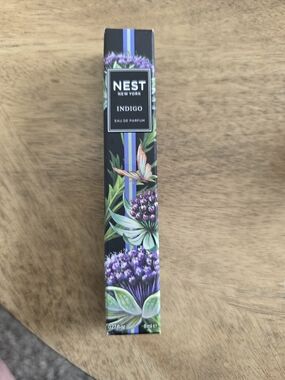 NEST Fragrances Indigo Floral Black & Purple Box